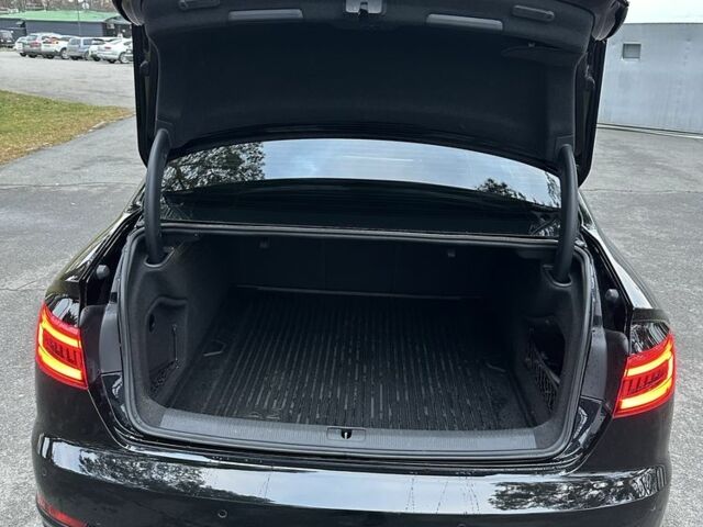 Черный Ауди А4, объемом двигателя 2 л и пробегом 195 тыс. км за 21999 $, фото 6 на Automoto.ua