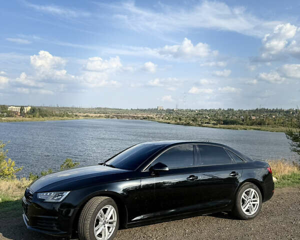 Ауді А4 2017 у Кривому Розі на Automoto.ua Чорний Ауді А4, об'ємом двигуна 1.98 л та пробігом 286 тис. км за 18500 $, фото 13 на Automoto.ua