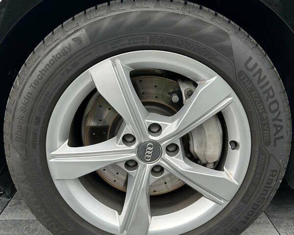 Черный Ауди А4, объемом двигателя 1.98 л и пробегом 128 тыс. км за 20000 $, фото 13 на Automoto.ua