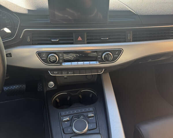 Чорний Ауді А4, об'ємом двигуна 2 л та пробігом 110 тис. км за 17999 $, фото 12 на Automoto.ua