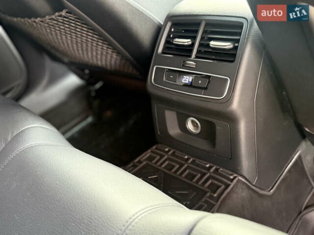 Чорний Ауді А4, об'ємом двигуна 2 л та пробігом 195 тис. км за 16300 $, фото 21 на Automoto.ua