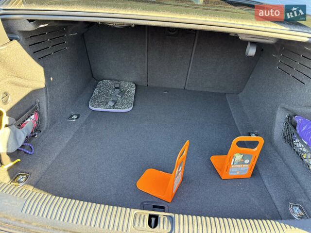 Черный Ауди А4, объемом двигателя 1.98 л и пробегом 64 тыс. км за 26000 $, фото 11 на Automoto.ua