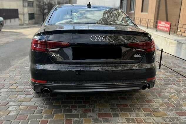 Черный Ауди А4, объемом двигателя 2 л и пробегом 120 тыс. км за 15000 $, фото 4 на Automoto.ua