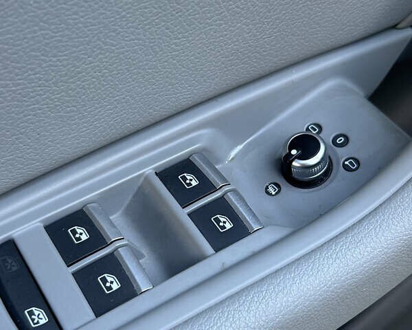 Чорний Ауді А4, об'ємом двигуна 2 л та пробігом 49 тис. км за 17800 $, фото 23 на Automoto.ua