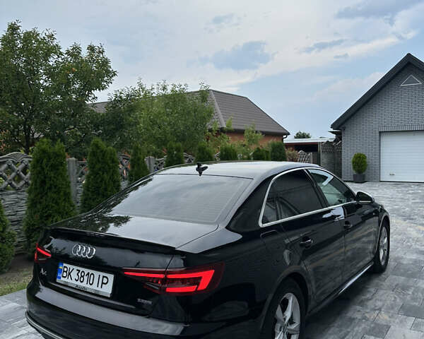 Черный Ауди А4, объемом двигателя 1.98 л и пробегом 128 тыс. км за 20000 $, фото 4 на Automoto.ua