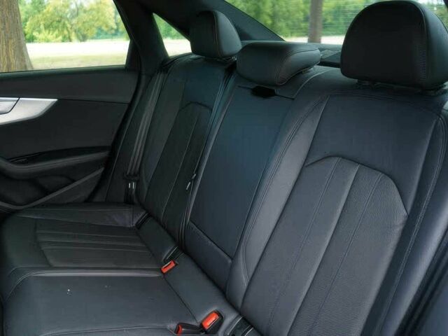 Черный Ауди А4, объемом двигателя 2 л и пробегом 32 тыс. км за 9600 $, фото 18 на Automoto.ua