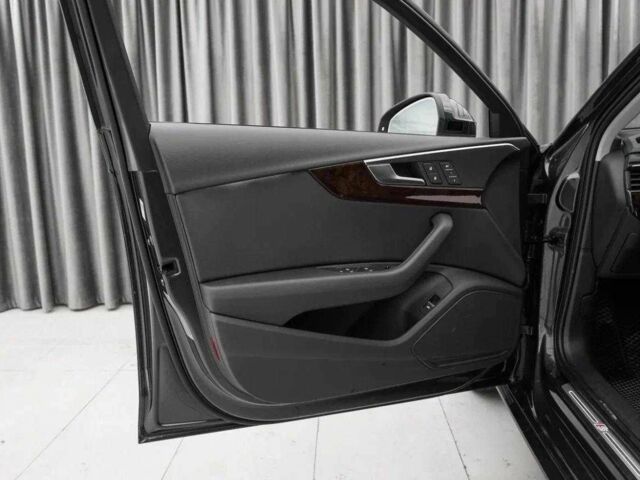 Черный Ауди А4, объемом двигателя 0 л и пробегом 55 тыс. км за 17900 $, фото 9 на Automoto.ua