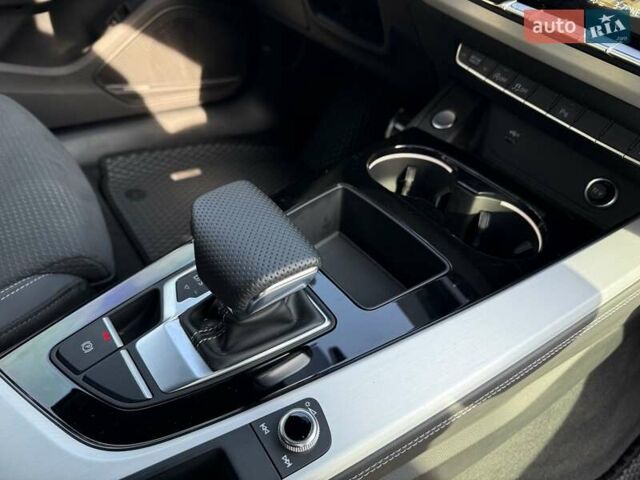 Чорний Ауді А4, об'ємом двигуна 1.98 л та пробігом 4 тис. км за 44000 $, фото 75 на Automoto.ua