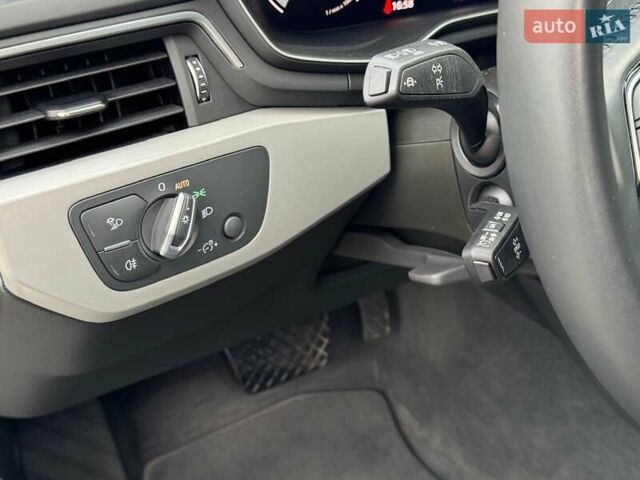 Чорний Ауді А4, об'ємом двигуна 2 л та пробігом 44 тис. км за 39900 $, фото 23 на Automoto.ua