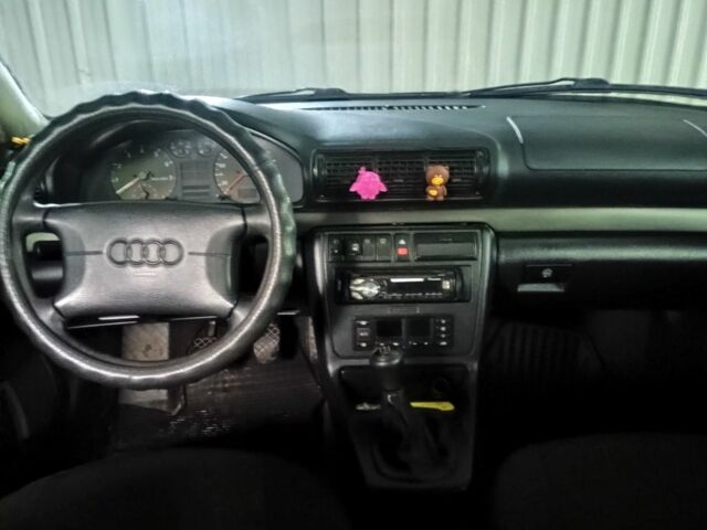 Черный Ауди А4, объемом двигателя 1.8 л и пробегом 401 тыс. км за 2200 $, фото 6 на Automoto.ua