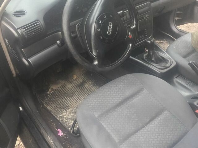 Черный Ауди А4, объемом двигателя 1.9 л и пробегом 360 тыс. км за 2371 $, фото 3 на Automoto.ua