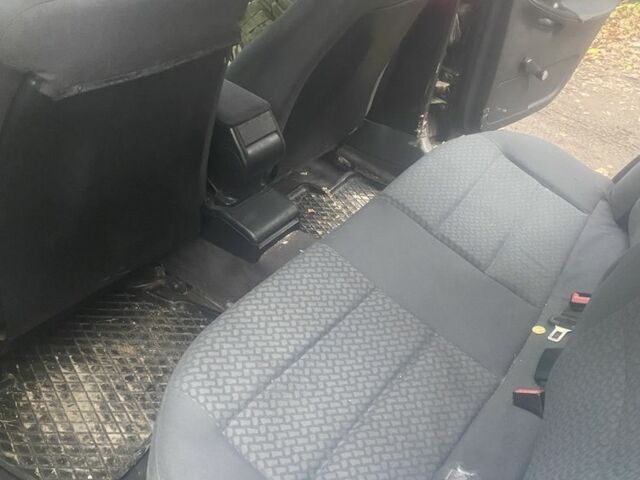 Черный Ауди А4, объемом двигателя 1.9 л и пробегом 360 тыс. км за 2371 $, фото 2 на Automoto.ua