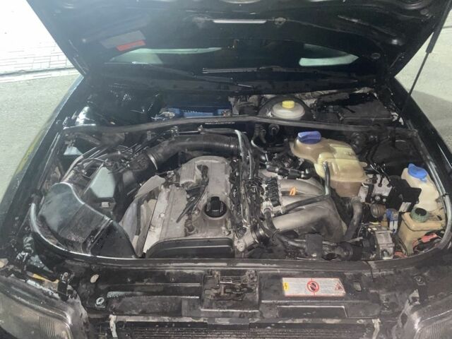 Черный Ауди А4, объемом двигателя 1.8 л и пробегом 300 тыс. км за 1900 $, фото 7 на Automoto.ua