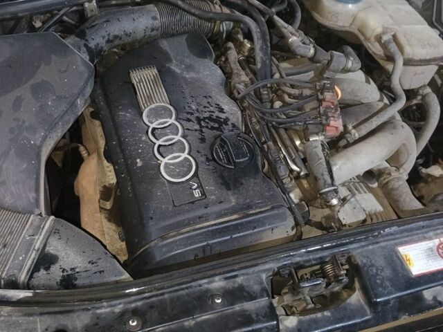 Черный Ауди А4, объемом двигателя 1.8 л и пробегом 401 тыс. км за 2200 $, фото 7 на Automoto.ua