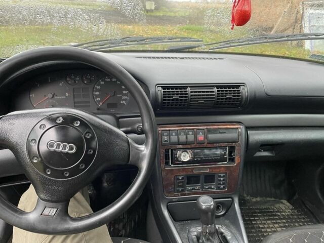 Черный Ауди А4, объемом двигателя 1.9 л и пробегом 450 тыс. км за 1300 $, фото 3 на Automoto.ua