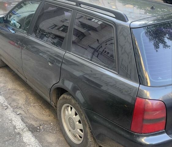 Черный Ауди А4, объемом двигателя 1.9 л и пробегом 400 тыс. км за 3716 $, фото 6 на Automoto.ua