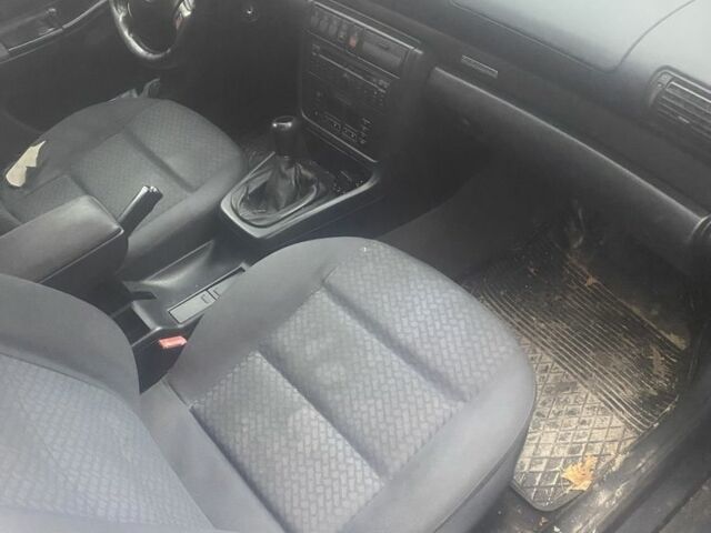 Черный Ауди А4, объемом двигателя 1.9 л и пробегом 360 тыс. км за 2371 $, фото 4 на Automoto.ua