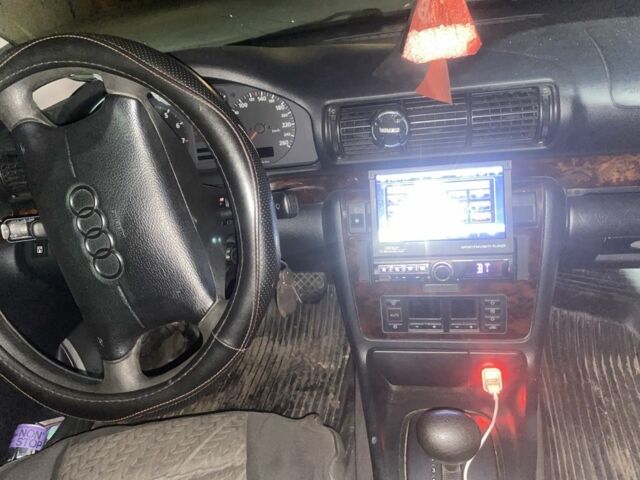 Черный Ауди А4, объемом двигателя 1.8 л и пробегом 300 тыс. км за 1900 $, фото 6 на Automoto.ua