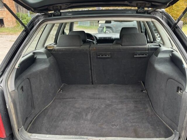 Черный Ауди А4, объемом двигателя 1.9 л и пробегом 400 тыс. км за 1799 $, фото 7 на Automoto.ua