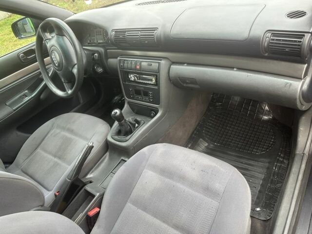 Чорний Ауді А4, об'ємом двигуна 1.9 л та пробігом 300 тис. км за 2000 $, фото 5 на Automoto.ua