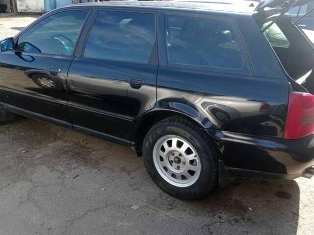 Черный Ауди А4, объемом двигателя 1.8 л и пробегом 290 тыс. км за 1650 $, фото 4 на Automoto.ua