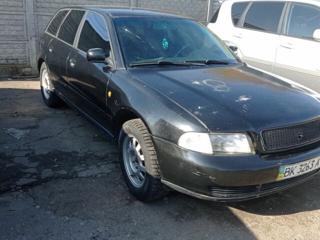 Черный Ауди А4, объемом двигателя 1.8 л и пробегом 290 тыс. км за 1650 $, фото 1 на Automoto.ua