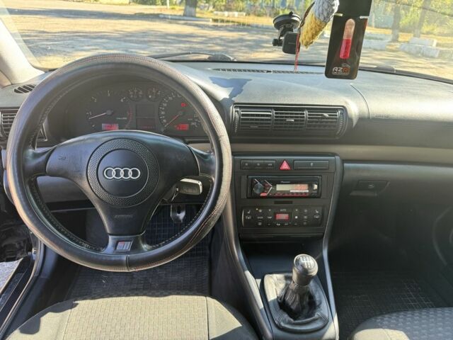 Чорний Ауді А4, об'ємом двигуна 2.5 л та пробігом 300 тис. км за 4805 $, фото 10 на Automoto.ua