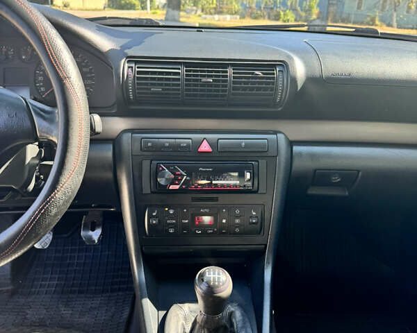 Чорний Ауді А4, об'ємом двигуна 2.5 л та пробігом 300 тис. км за 4150 $, фото 11 на Automoto.ua