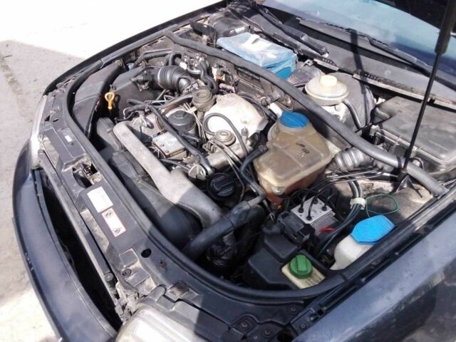 Чорний Ауді А4, об'ємом двигуна 2.5 л та пробігом 300 тис. км за 2350 $, фото 5 на Automoto.ua