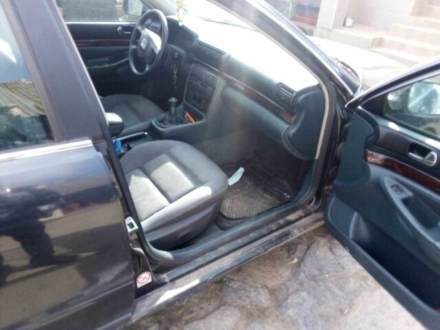 Чорний Ауді А4, об'ємом двигуна 2.5 л та пробігом 300 тис. км за 2350 $, фото 4 на Automoto.ua