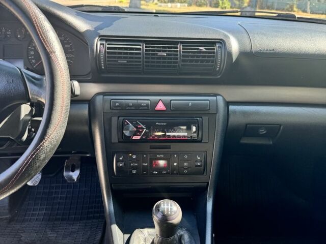 Чорний Ауді А4, об'ємом двигуна 2.5 л та пробігом 300 тис. км за 4805 $, фото 11 на Automoto.ua