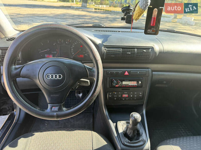 Чорний Ауді А4, об'ємом двигуна 2.5 л та пробігом 300 тис. км за 4150 $, фото 12 на Automoto.ua