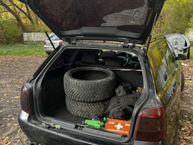 Чорний Ауді А4, об'ємом двигуна 1.9 л та пробігом 300 тис. км за 1900 $, фото 7 на Automoto.ua