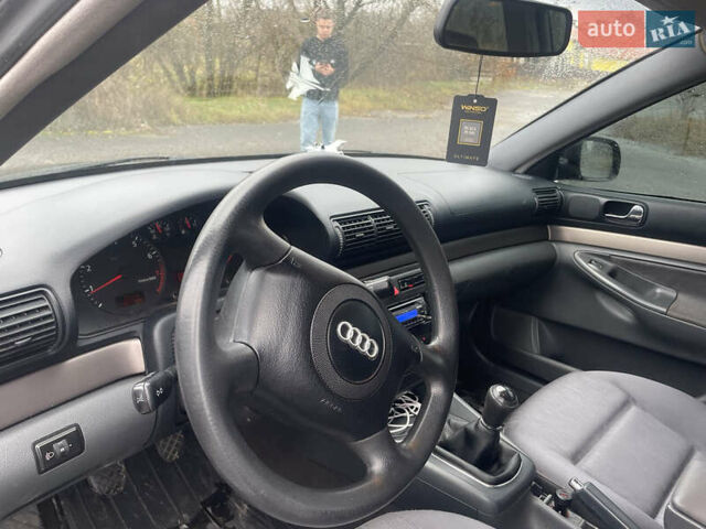 Чорний Ауді А4, об'ємом двигуна 1.6 л та пробігом 233 тис. км за 2700 $, фото 6 на Automoto.ua