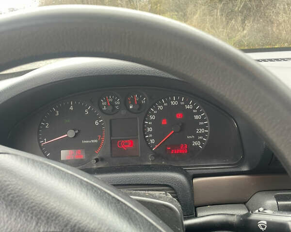 Чорний Ауді А4, об'ємом двигуна 1.6 л та пробігом 233 тис. км за 2700 $, фото 7 на Automoto.ua