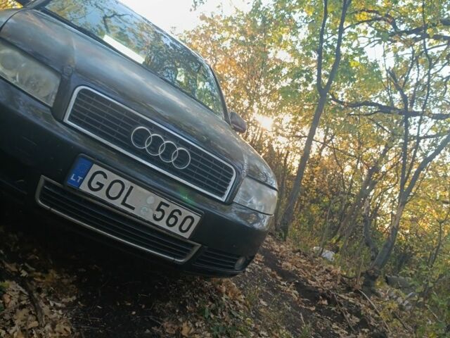 Черный Ауди А4, объемом двигателя 2 л и пробегом 300 тыс. км за 3000 $, фото 1 на Automoto.ua