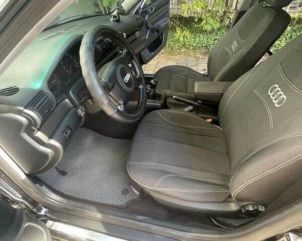 Черный Ауди А4, объемом двигателя 1.6 л и пробегом 290 тыс. км за 4800 $, фото 10 на Automoto.ua