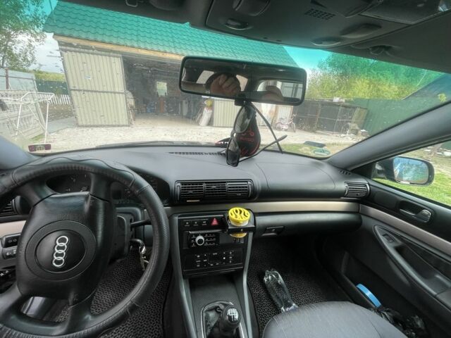 Черный Ауди А4, объемом двигателя 2.5 л и пробегом 400 тыс. км за 3800 $, фото 12 на Automoto.ua