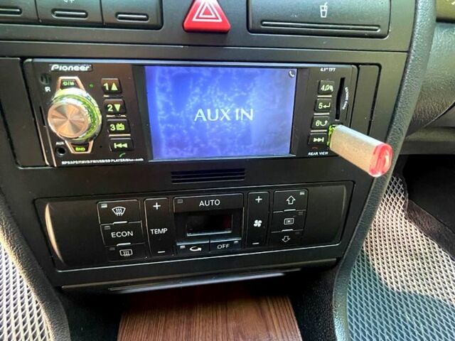 Черный Ауди А4, объемом двигателя 1.6 л и пробегом 290 тыс. км за 4800 $, фото 3 на Automoto.ua