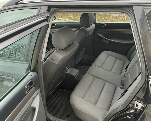 Чорний Ауді А4, об'ємом двигуна 1.8 л та пробігом 229 тис. км за 4099 $, фото 5 на Automoto.ua