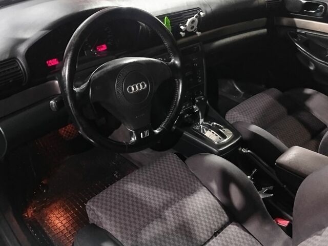 Черный Ауди А4, объемом двигателя 1.8 л и пробегом 275 тыс. км за 3555 $, фото 6 на Automoto.ua