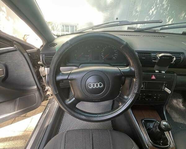 Черный Ауди А4, объемом двигателя 1.6 л и пробегом 290 тыс. км за 4800 $, фото 11 на Automoto.ua
