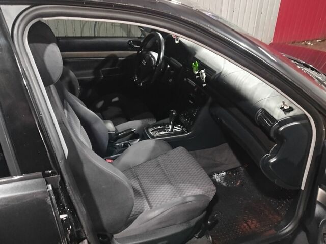 Черный Ауди А4, объемом двигателя 1.8 л и пробегом 275 тыс. км за 3555 $, фото 5 на Automoto.ua