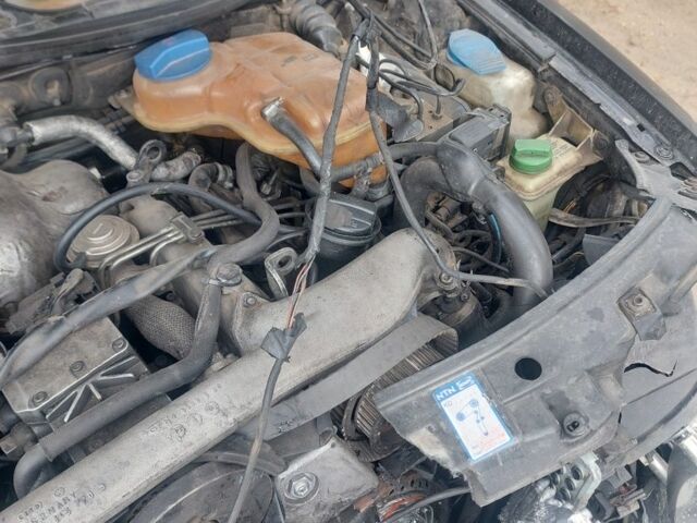 Чорний Ауді А4, об'ємом двигуна 2.5 л та пробігом 10 тис. км за 1400 $, фото 1 на Automoto.ua