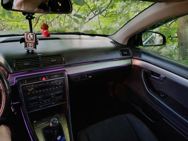 Черный Ауди А4, объемом двигателя 2 л и пробегом 300 тыс. км за 3000 $, фото 3 на Automoto.ua