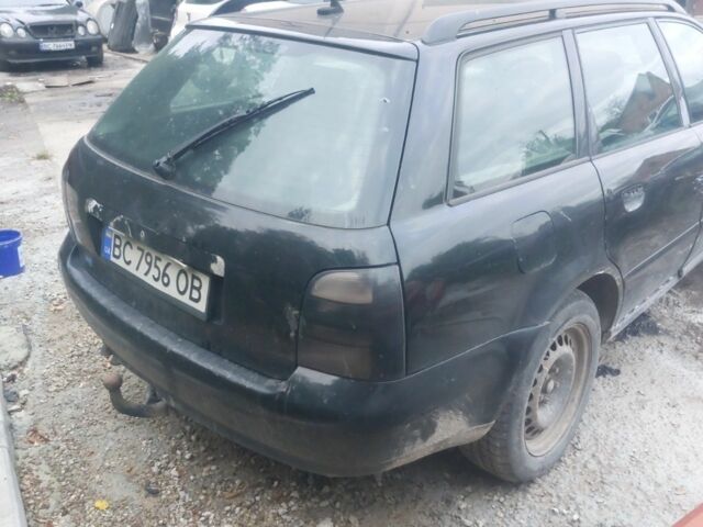 Черный Ауди А4, объемом двигателя 2.5 л и пробегом 300 тыс. км за 2000 $, фото 1 на Automoto.ua