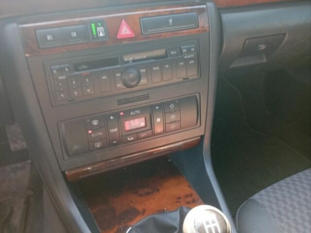 Черный Ауди А4, объемом двигателя 1.6 л и пробегом 254 тыс. км за 3500 $, фото 6 на Automoto.ua