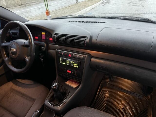 Чорний Ауді А4, об'ємом двигуна 1.9 л та пробігом 350 тис. км за 2000 $, фото 15 на Automoto.ua