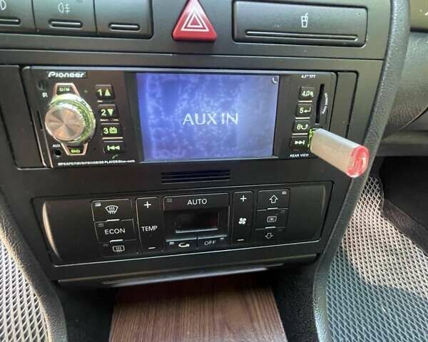 Черный Ауди А4, объемом двигателя 1.6 л и пробегом 290 тыс. км за 4800 $, фото 1 на Automoto.ua