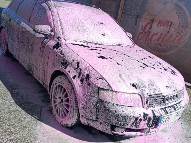 Черный Ауди А4, объемом двигателя 2 л и пробегом 300 тыс. км за 3000 $, фото 2 на Automoto.ua